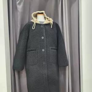 [포커스]뽀글이 롱자켓_FW5K3CT3232