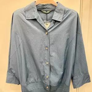 [크로커다일레이디]밑단 블루종  Y넥 디테일 블라우스