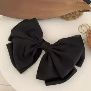 반묶음집게핀 대왕 리본 포인트 고급스러운 실크 느낌 헤어 머리핀