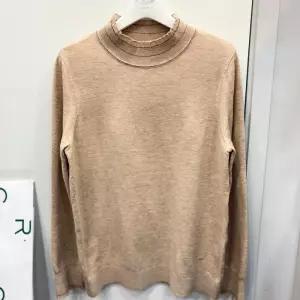 [크로커다일레이디]메탈 반넥 울혼방 스웨터 베이지