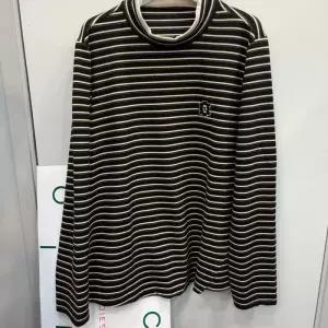 [크로커다일레이디]코트나 소재 스트라이프 반넥 티셔츠 베이지