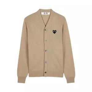 [롯데백화점]꼼데가르송 FW25 공용 블랙하트 와펜 가디건 AX N024 051 BEIGE