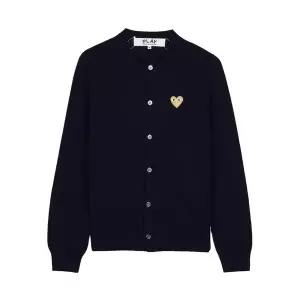 [롯데백화점]꼼데가르송 FW25 공용 골드하트 와펜 가디건 AX N049 051 NAVY