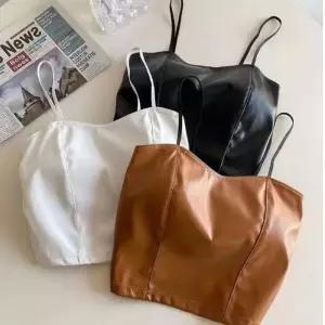 [라일리여성의류] Rly 인조 레더 셔링 캐미탑 크롭 끈나시 나시탑