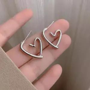 [라일리쥬얼리] Rly 심플 하트 라인 서지컬 하트 귀걸이 오픈 링 이