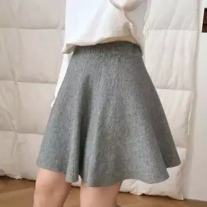 플레어미니스커트 캐주얼한 느낌 귀여운 스커트룩