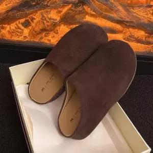 천진반 여사친 데일리룩 신발 슬리퍼 가보시 통굽 리얼 가죽 버켄 슈즈 앞코 화를 신고 아웃도어 KUK5