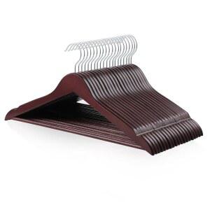 아마존 베이직 내구성이 뛰어난 나무 수트 옷걸이 체리 20팩