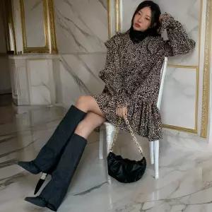 여자 프릴 러플 박시 퍼프 브이 미니원피스