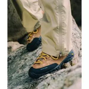 코오롱 KOLON SPORTS SPORT 남녀공용 어프로치 슈즈  락쿤 FE4XX25530BRW 455855