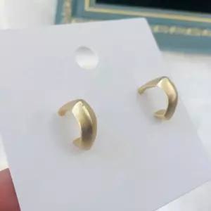 여성 쥬얼리 컷팅 이어링 스퀘어 매트골드 패션귀걸이