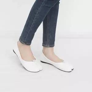 유니크한 갈라 앞코 타비 디자인 발레리나 플랫