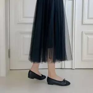 미니멀 리본 포인트 베이직 플랫슈즈