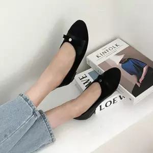 진주 장식 리본 포인트 베이직 플랫슈즈