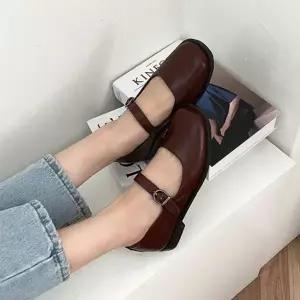 클래식 스퀘어 발등 메리제인 스트랩 통굽 플랫