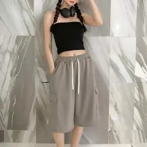 여자 무채색 카고버뮤다 고무줄 SS 반바지