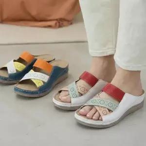 [하프클럽/]여자 펀칭 넓은 콘트라스트 푹신 두꺼운굽 샌들