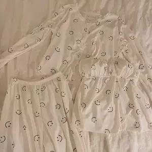 여자홈웨어파자마파티 여자 홈웨어 파자마 바지 민소매 잠옷 쓰리피스 세트