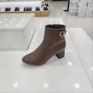 [탠디]by미셸 125506 소가죽 소재 6cm굽 옆 장식 여성 앵글 부츠 cc1