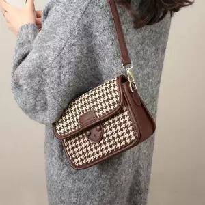 [비투비월드]하운드 투스 크로스백(브라운)