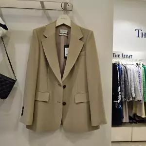 [하프클럽/]2024SS   봄최신상   투버튼기본자켓IP3A0JK011