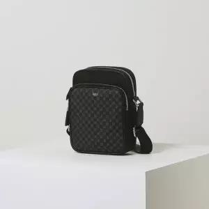 [닥스](센텀시티점)DBBA4E592BK [루이스힐] DD 루이스 패턴 블랙 가죽배색 미니크로스백