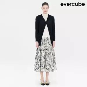 에바큐브 패턴 플리츠 스커트