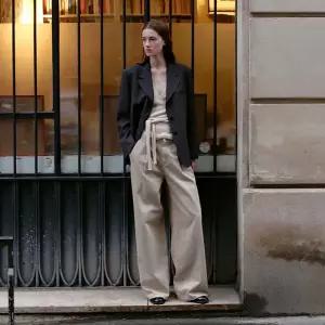 [롯데백화점]온앤온 원턱 와이드 데님 팬츠 NEJ5SL254