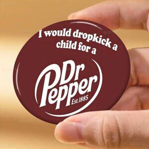D Dr Pepper Tinplate 핀 버튼 애니메이션 역할 올드 스쿨 브로치 칼라 배지 쥬얼리