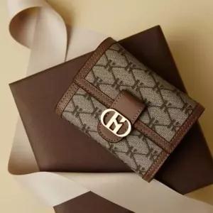 [헤지스](대구신세계)[헤리아토] 브라운 시그니처 패턴 가죽 반지갑 HIWA6E879W1