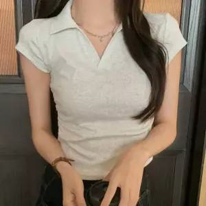 ONM 여성 티셔츠 슬림핏 카라 캡소매 브이넥 셔링티셔