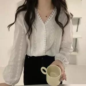 ONM 여성 V넥 펀칭 블라우스 레이스 1P 통기성 출