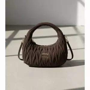 미우미우 완더 마테라쎄 스웨이드 호보백 숄더백 5BC125 AB7O F0003