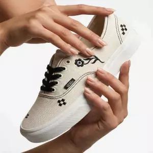 VANS 어센틱 - 엠브로이더리 크림:블랙 / VN000D6GE4O1