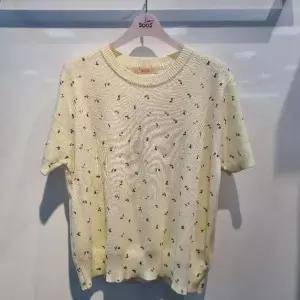 [수스] HC36 잔꽃반팔니트 S261BSW3Z3 (S47334468)