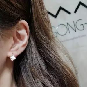 [골드스마일]SE136 여성 자게 클로버 디자인 실버 이어링 여성 데일리 은귀걸이