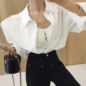 썬키스트 펀칭 자수 카라 포켓 스트링 퍼프 화이트 남방 블라우스