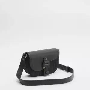 MUST IT_디올 Saddle 미니 플랩 메신저백 - 블랙 Dior Oblique 자카드 블랙 그레인 송아지 가죽