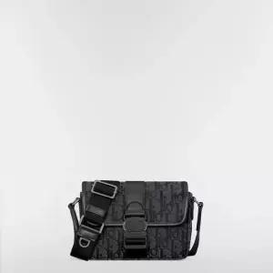 MUST IT_디올 Dior Trek 미니 플랩 스트랩백 - 블랙 Dior Oblique 나일론