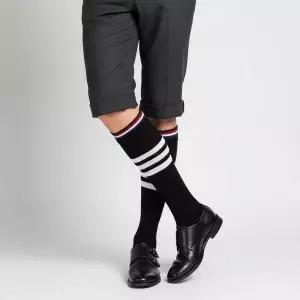 [톰브라운] 스트라이프 삼선탭 롱삭스 블랙 FAS026B 01690 001 154383197