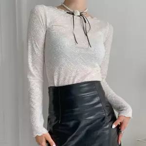 여자 시스루 날라리 보트넥 플라워 레이어드 티셔츠