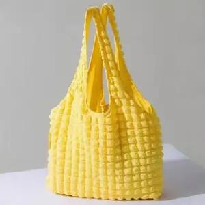 [반려] 넓은공간 이동 폼폼 여름애견가방 여름 쾌저공기 애완동물포대기