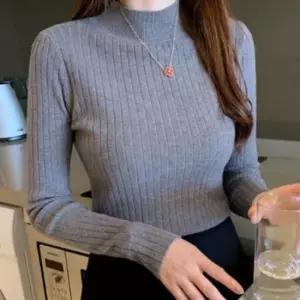 [옷은날개] 스탠다드핏 긴팔 골지 니트 반폴라