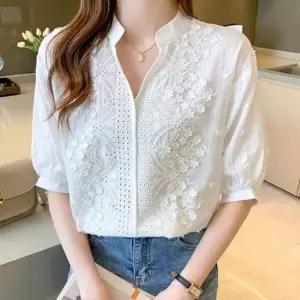 [옷은날개] 브이넥 펀칭 플라워패턴 자수 블라우스 루즈핏 룩