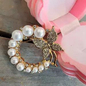 여성용 진주 장식 큐빅 나비 모양 골드 브로치 핀 배지