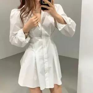 [옷은날개] 카라 단추 퍼프소매 미니원피스 A라인핏 허리밴딩