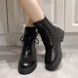 대학생 레이스업 앵클 워커 데일리 블랙 무광 부츠