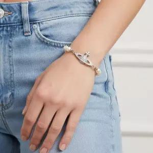 [비비안웨스트우드] 미니 바스 릴리프 팔찌 옐로우 큐빅 실버 154430891