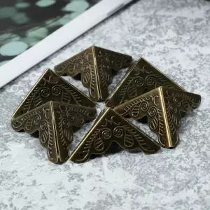 30Pcs 빈티지 코너 프로텍터 가드 상자 절묘한 금속 각도 보호기 가구 커버 패드 선물