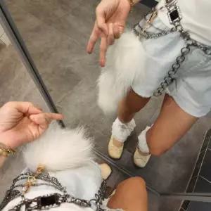 화이트 포인트 꼬리 스트랩 키링 여우